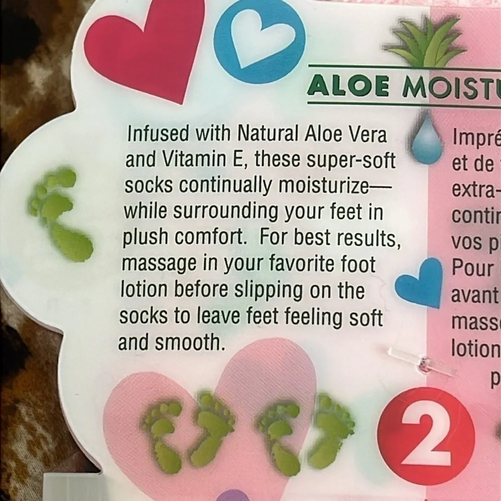 Brand New Earth Therapeutics 2 Pairs of Aloe Socks Moisturizing Pink Hearts